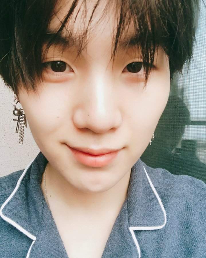 Yoongi selfie 😊 | ARMY's Amino