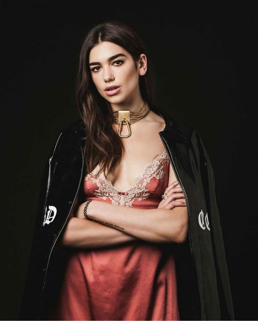 PHOTOSHOOT ⚡️ | Wiki | •Dua Lipa• Amino