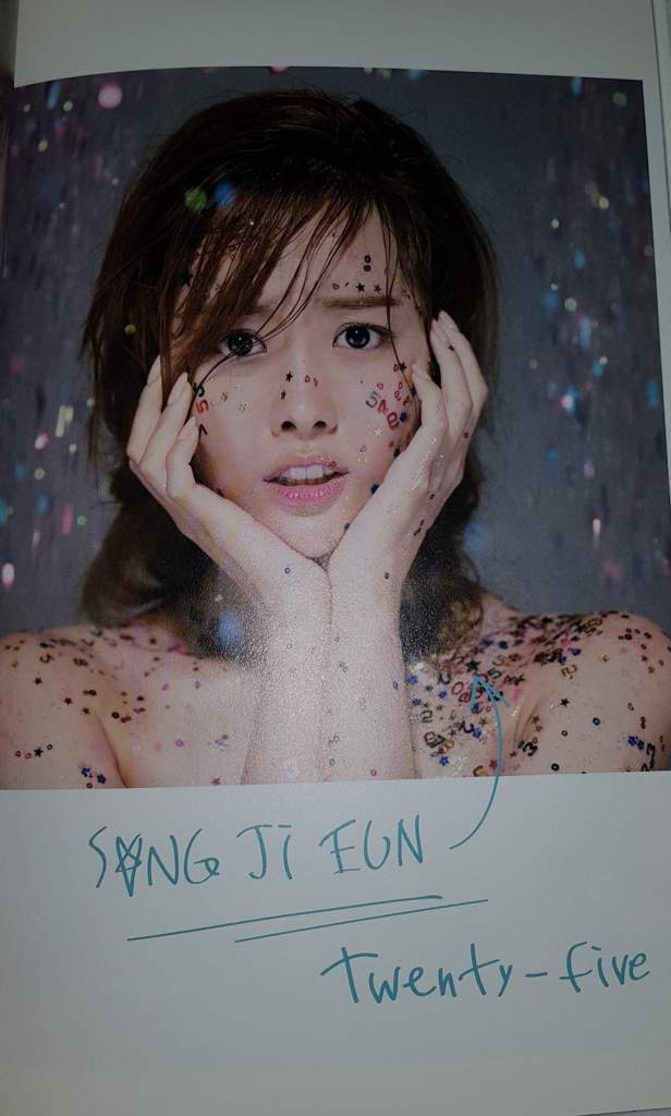 Unboxing #4 : Twenty-Five - Song Ji Eun | La Kpop Francaise Amino