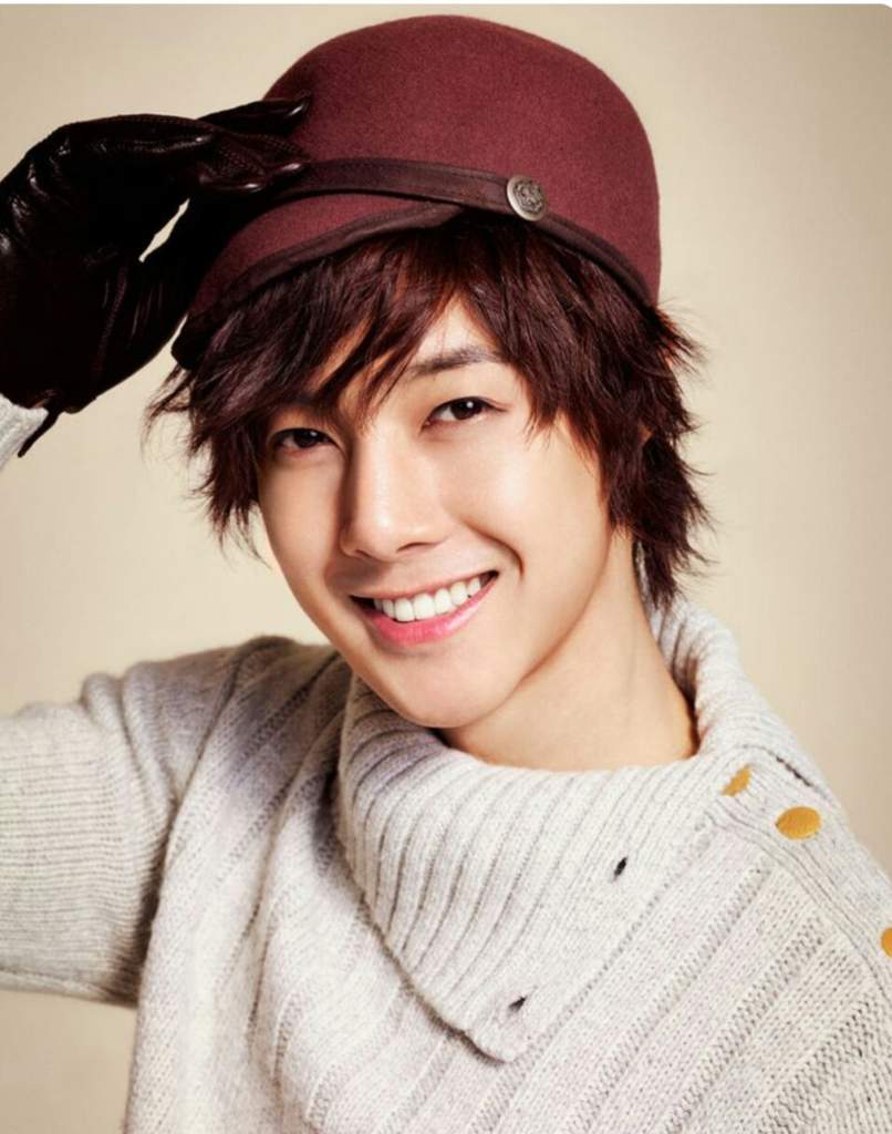 김현중 Kim Hyun Joong 金賢重 | Actores coreanos, Cantantes coreanos, Idols coreanos