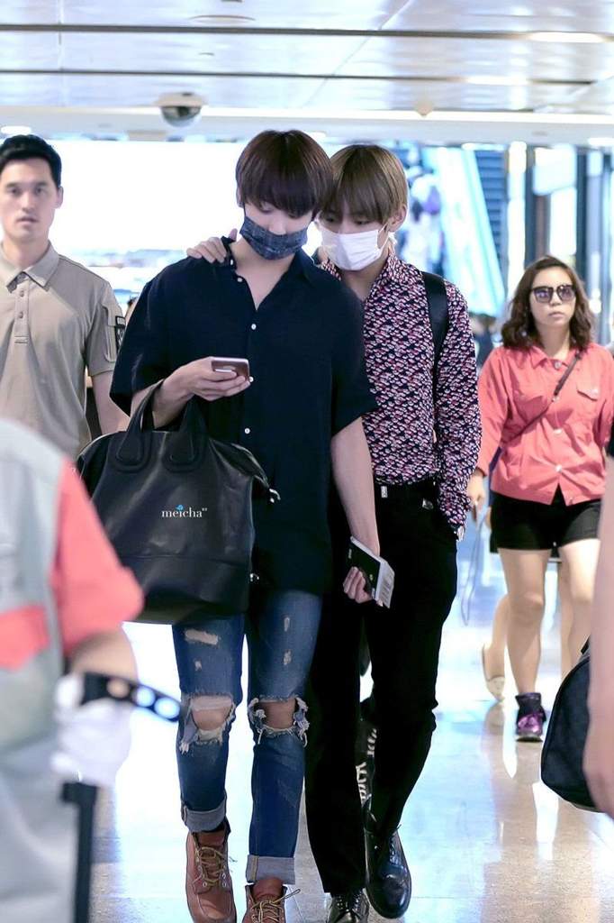 💗My fav Taekook airport pics💗 | V K O O K Amino