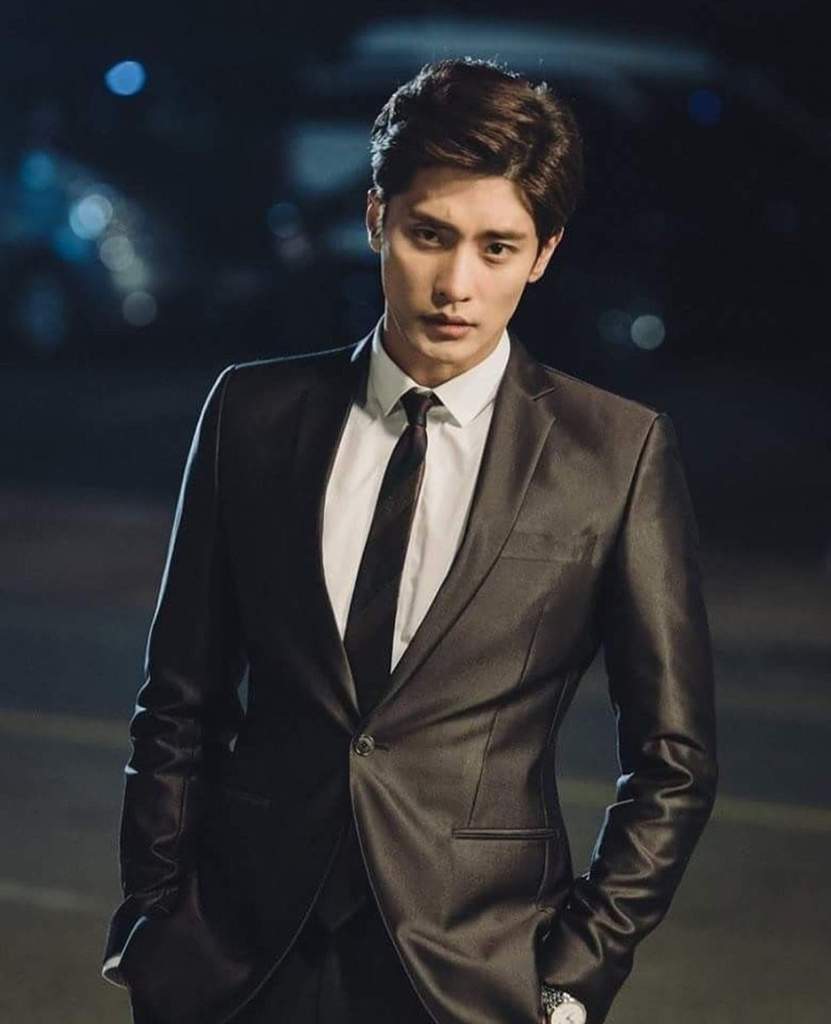 I am only a little obsessed with Korean actor Sung Hoon : r/LadyBoners