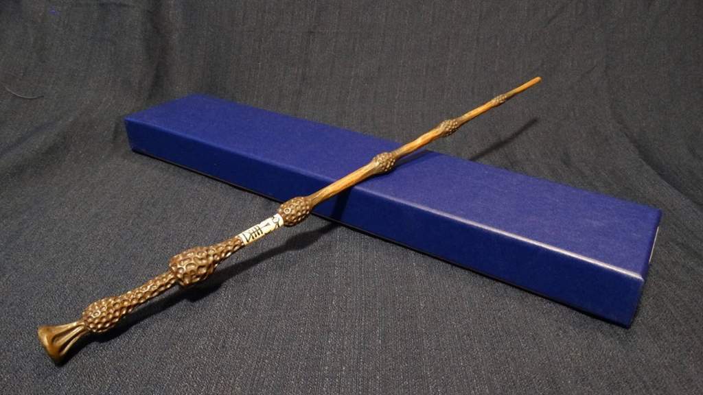 Elder Wand) - волшебная палочка, по преданию подаренная самой Смертью старш...