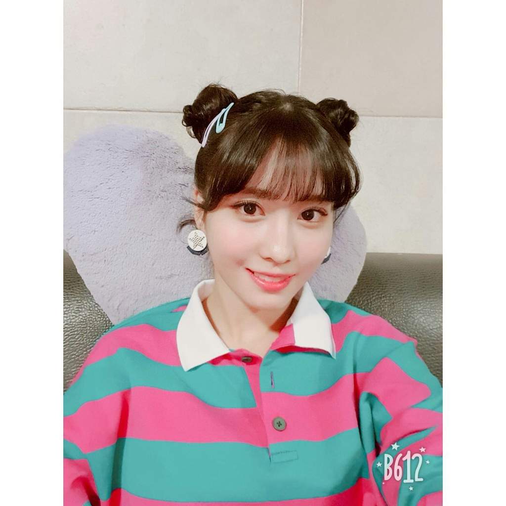 Pic Twice 트와이스 Momo Jeongyeon Instagram Update T Co Yytnt0oupk T Co Zsxkkgxque Twice 트와이스 ㅤ Amino