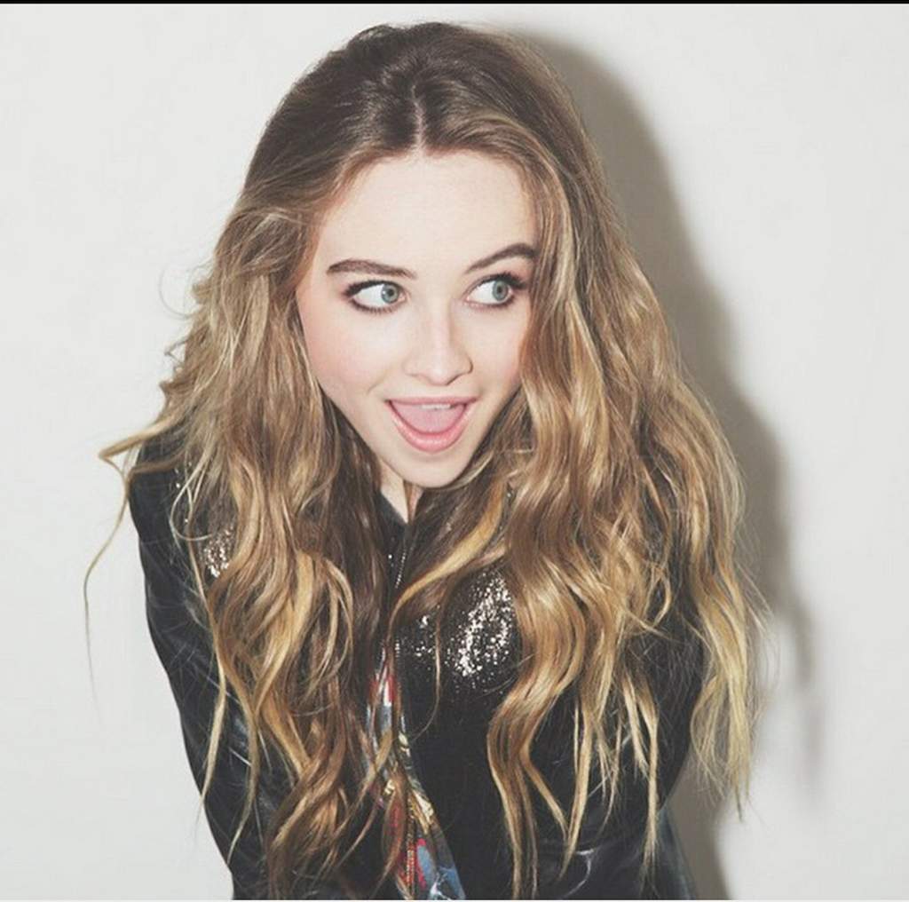 butt Is a cute Sabrina Carpenter naked photo 2017 Twitter Is a cute Sabrina Carpenter naked photo 2017