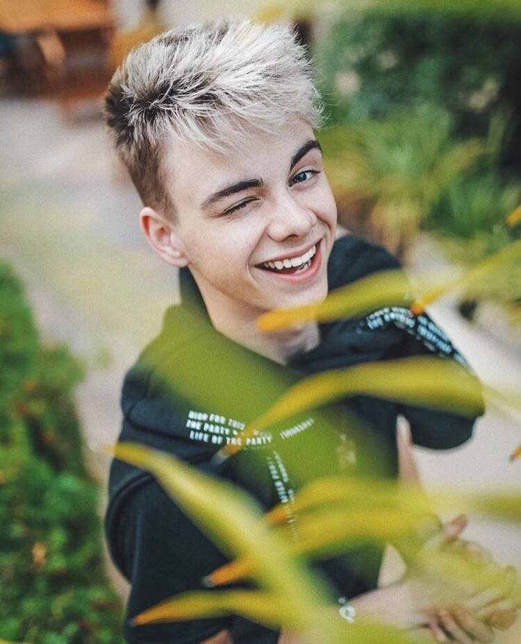 Corbyn Besson | Wiki | Why Don't We Amino