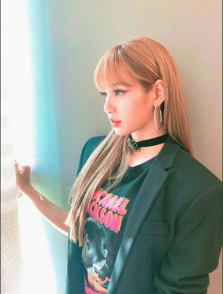 Foto Lisa  Blackpink  Dududu 