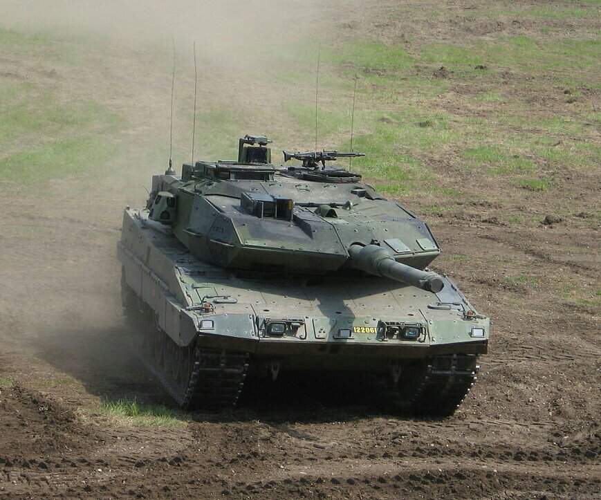 foreign Leopard 2 versions | Military Amino Amino