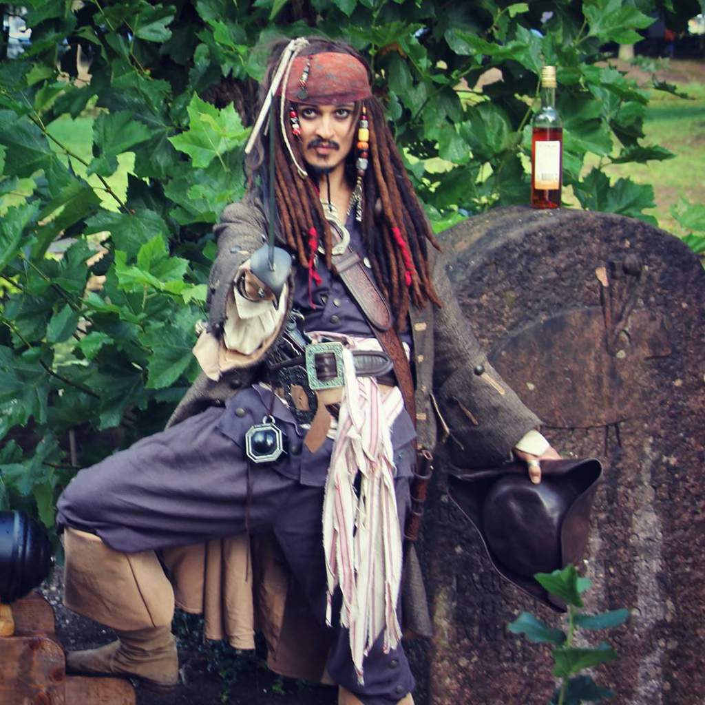 Captain Jack Sparrow (Savvy?) | Cosplay Amino