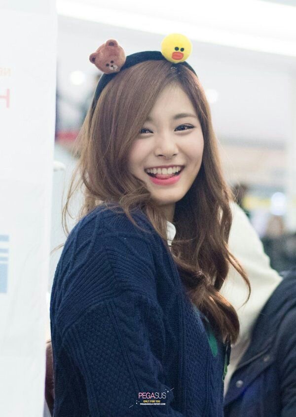 Tzuyu gorgeous smile | TWICE (트와이스)- Chou Tzuyu Amino