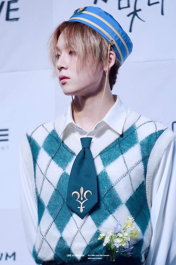 E Dawn Is The King Of Fashion Pentagon 텐타스틱 Amino E Dawn Is The King Of Fashion Pentagon 텐타스틱 Amino