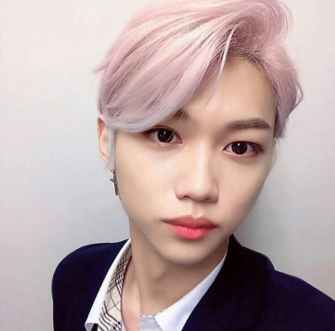 felix with pink hair | Stray Kids Amino