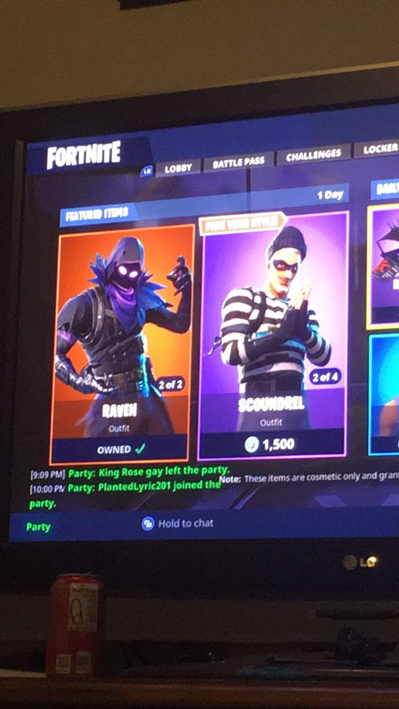 the raven was one of the last skins i needed to buy to have all purchases store skins again and i m glad i have one of my top 3 skins back - all fortnite epic skins