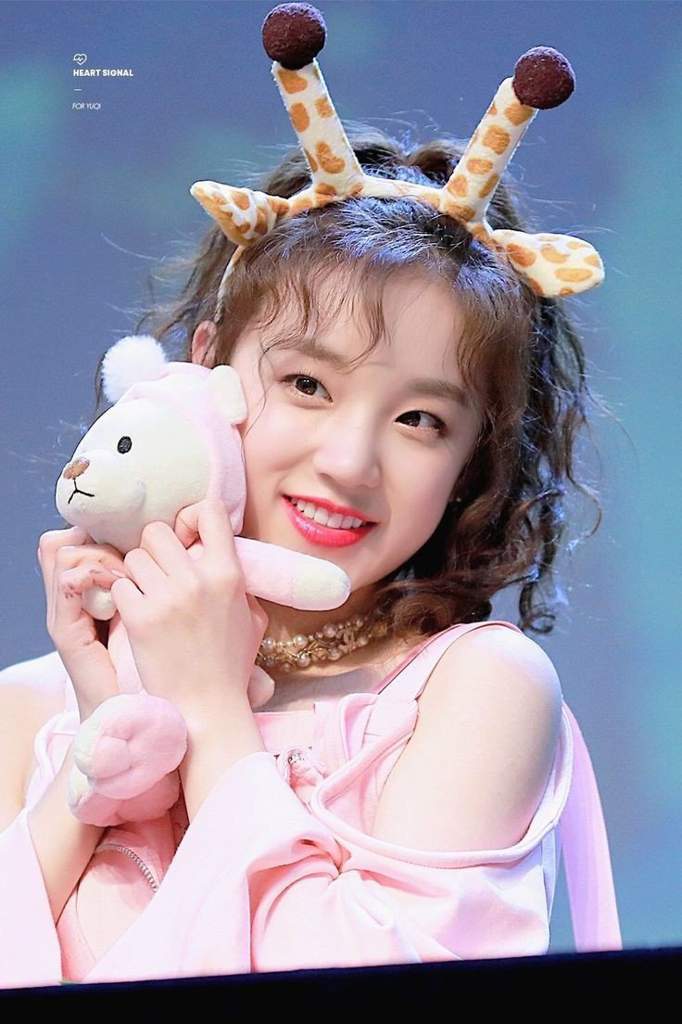 YUQI GIDLE WALLPAPER | K-Pop Amino