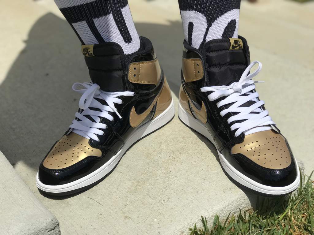 jordan 1 gold toe laces