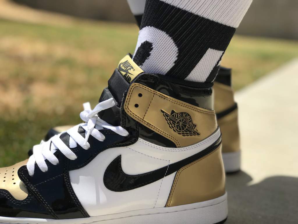 jordan 1 gold toe laces