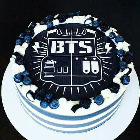 HERMOSAS TORTAS Y DECORACIÓN DE BTS. | •K-Pop• Amino