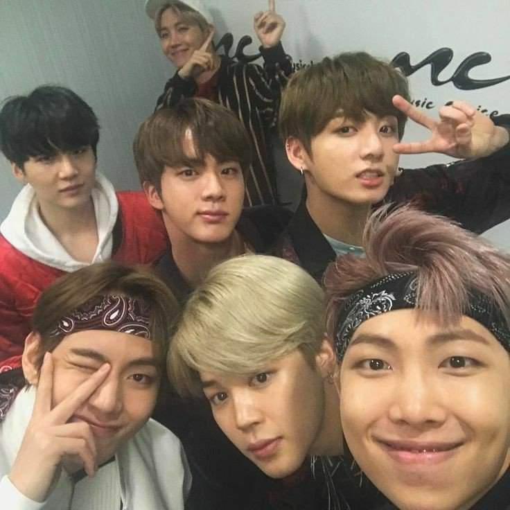 Day 30 BTS challenge: group selca | ARMY's Amino