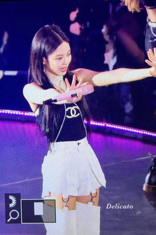 Blackpink Jennie Photos At Japan Arena Tour Day 1 Osaka Blink Ë¸”ë§í¬ Amino