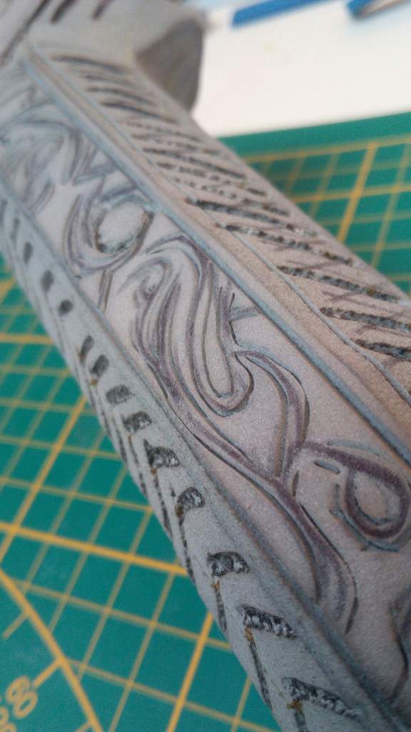 How to engrave flat details in foam Wiki Cosplay Amino