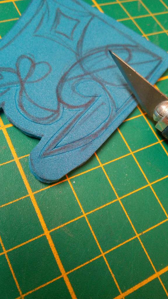 How to engrave flat details in foam Wiki Cosplay Amino