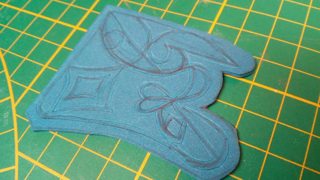 How to engrave flat details in foam Wiki Cosplay Amino