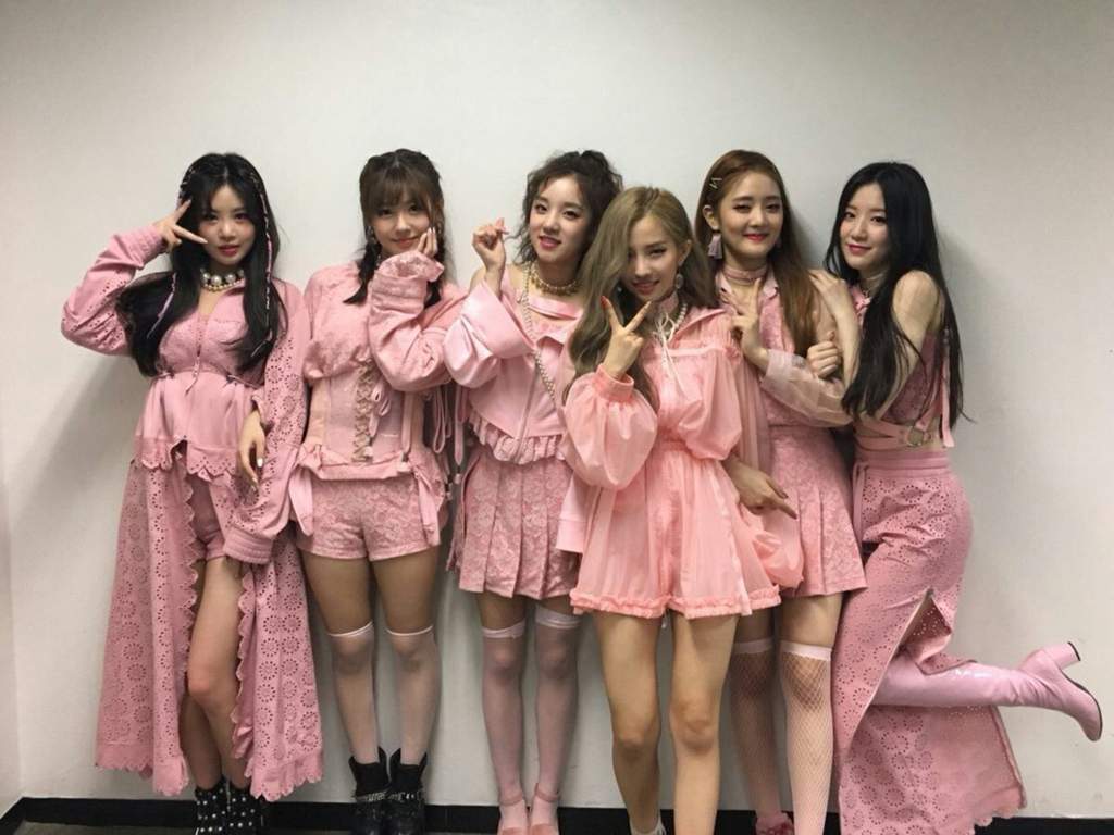 outfit (G)I-DLE