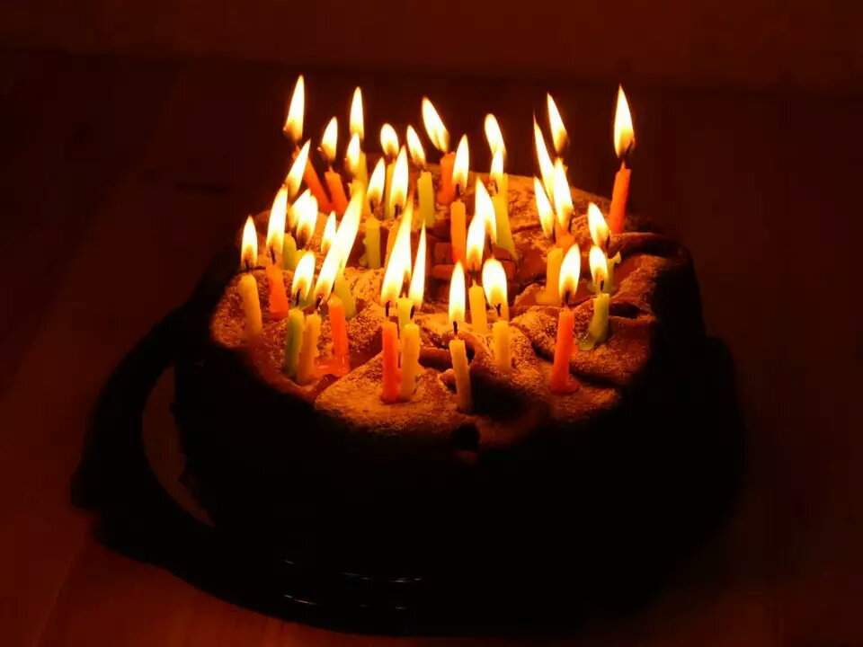 Задует свечи в твой день рождения