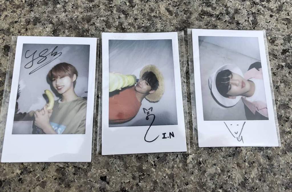 Оригинальные карты stray kids. Stray Kids unveil Polaroid. Карты Хенджина. Полароид к поп. Полароиды Lee know SKZ.