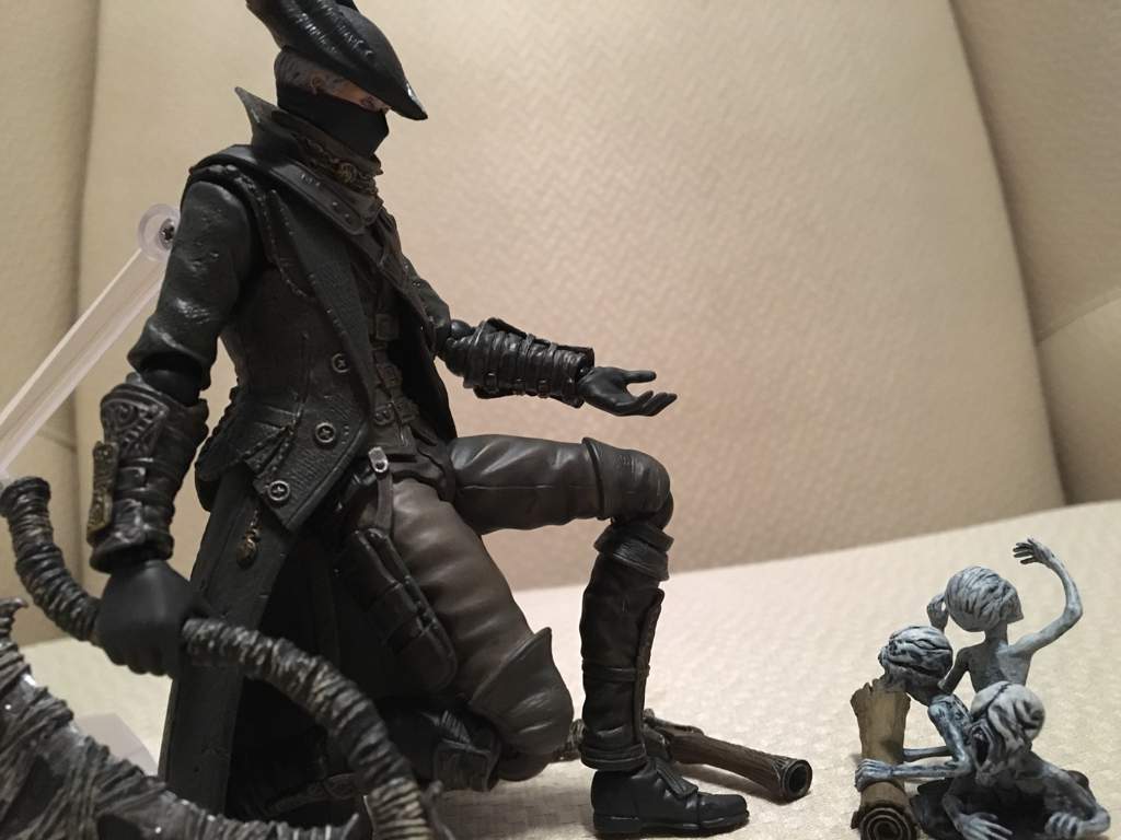 hunter bloodborne figure