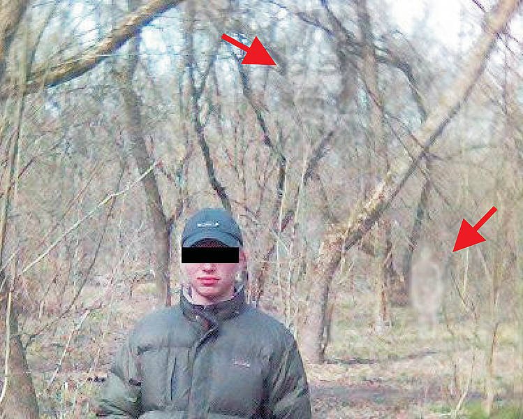 работы что значит на фото сзади странное всего это