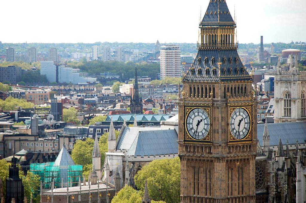 Башня в лондоне с часами