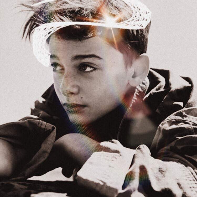 First edit! 🌙 | Noah Schnapp Amino