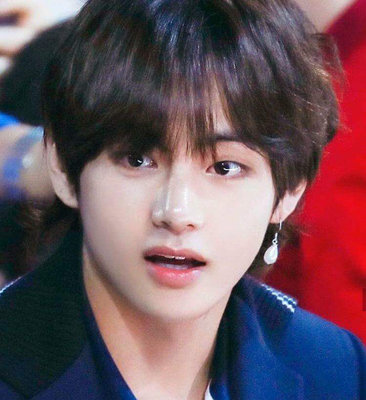 taehyung has the most beautiful eyes i've ever seen in the world they