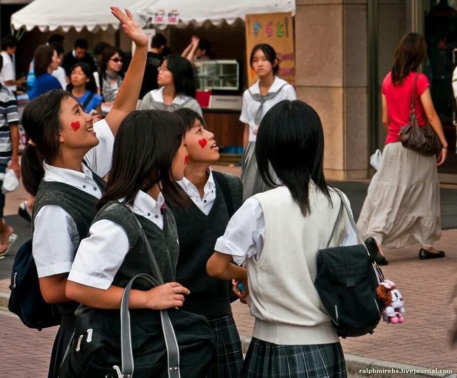 Ученики японской школы. Средняя школа в Японии. Мэйсэй Япония школа. Япония школьники. Фестивали в японских школах.