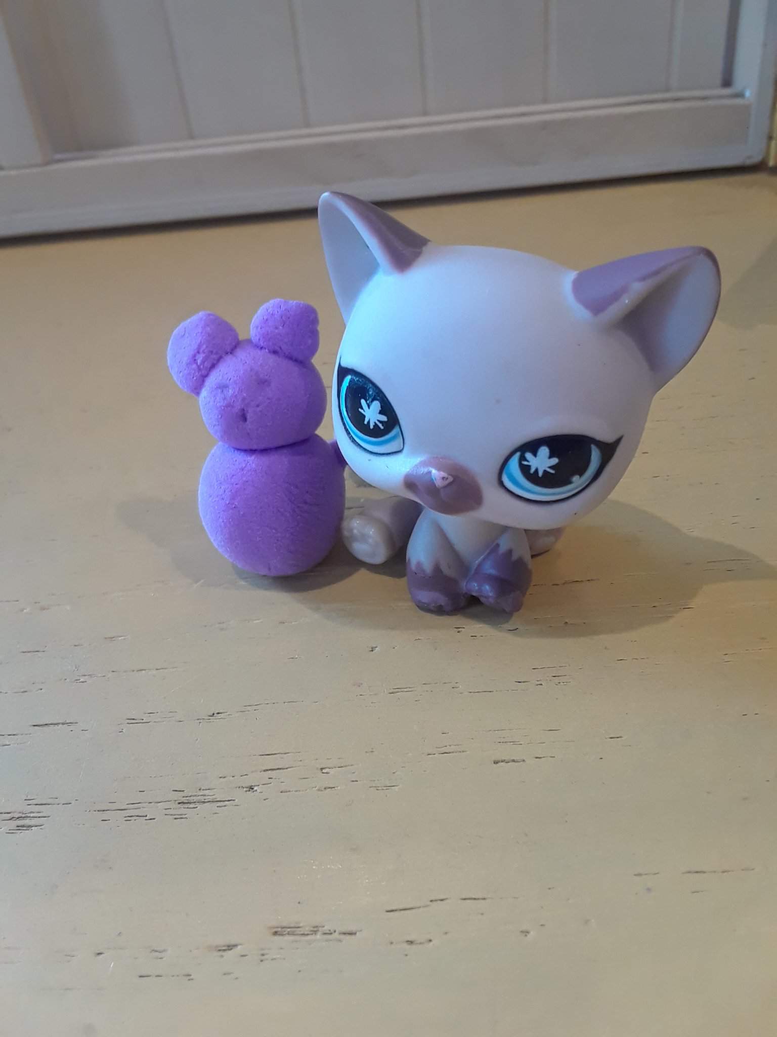 Amethyst and the stuffed mouse | LPS Amino