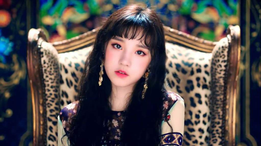 YUQI - HANN | (G)I-DLE (여자)아이들 Amino