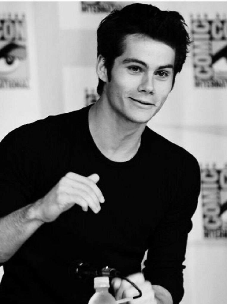 FELIZ CUMPLEAÑOS DYLAN 🎉🎊 | •Maze Runner• Amino