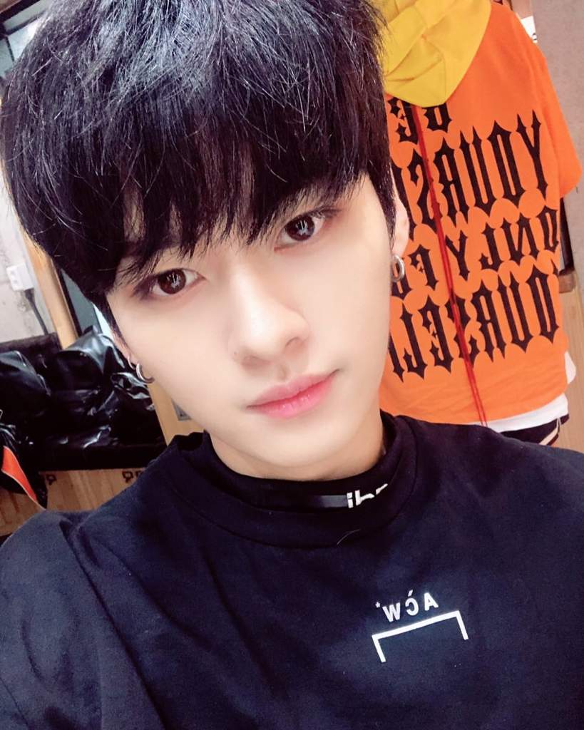 ⊰ Lee Know Instagram Update [180829] ⊱ | Stray Kids Amino