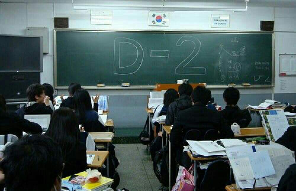Сколько лет школы в корее. Старшая школа в Южной Корее. Школы Южной Кореи старшая школа. Образование в Южной Корее школа. Школа в Корее классы.