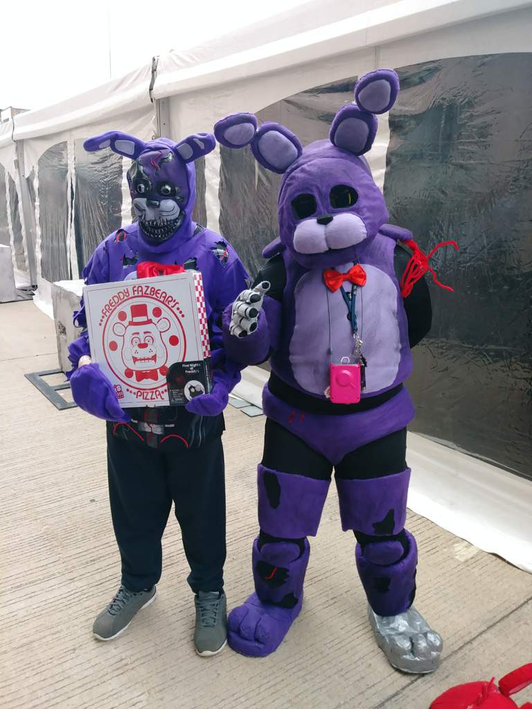 Comic Con Fun with Withered Bonnie and Foxy! 