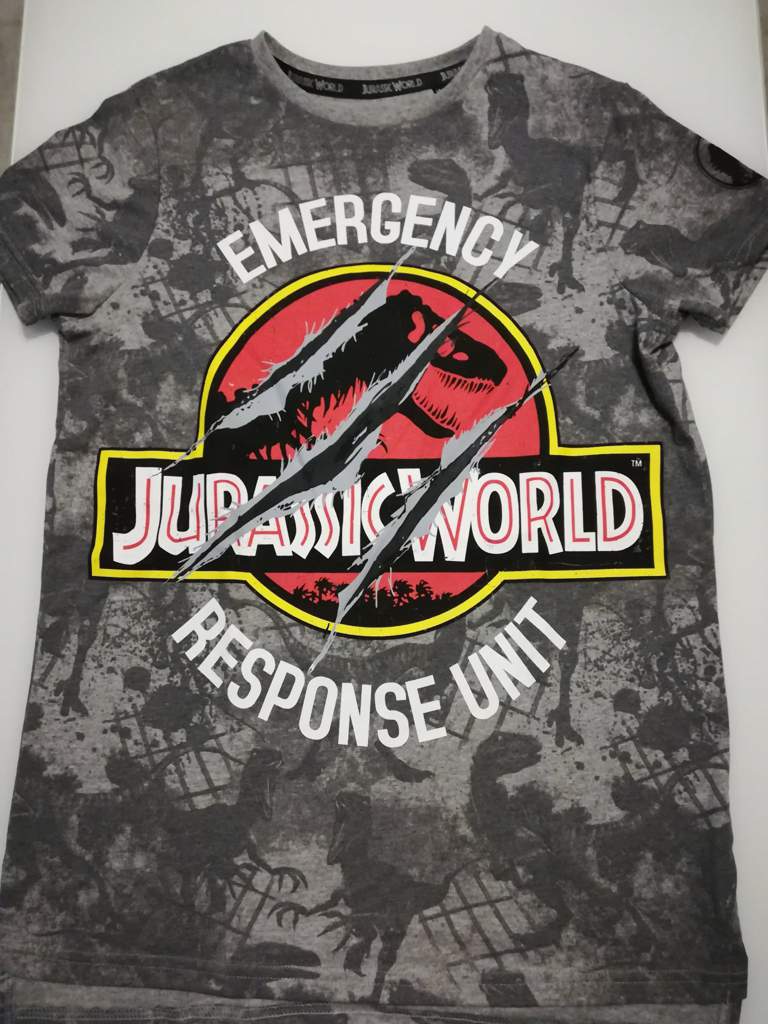 camiseta jurassic park primark