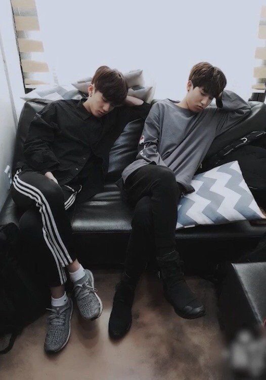 Stray kids sleeping habits (educational) | K-Pop Amino