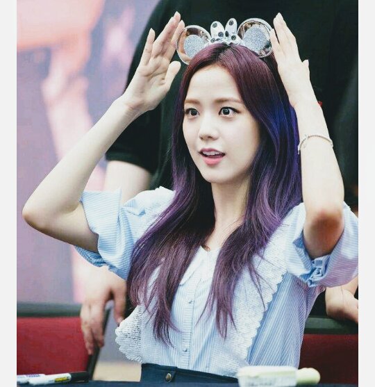 A que es tierna | • Kim Jisoo • Amino