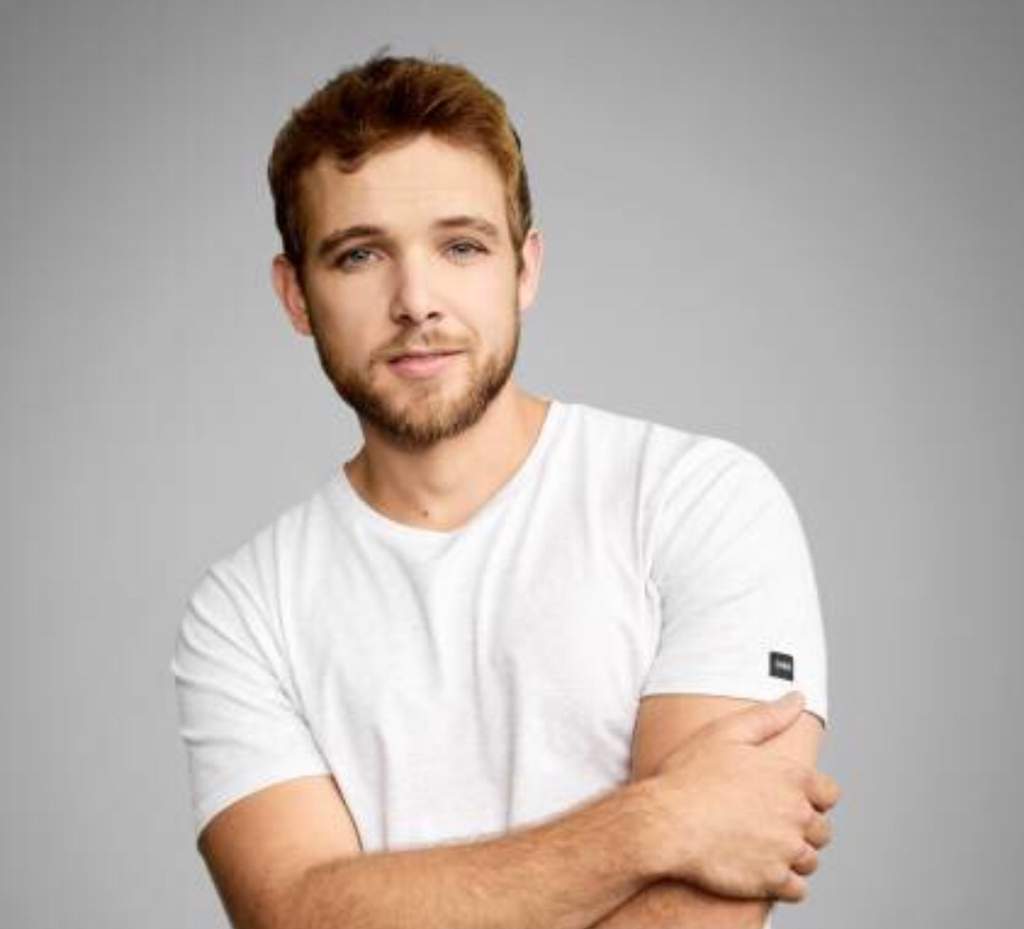 max thieriot weight and height