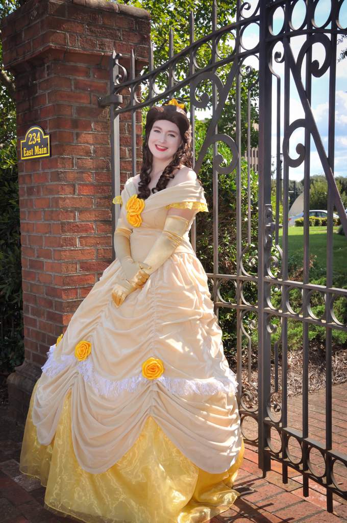 Belle (Beauty and the Beast) | Cosplay Amino