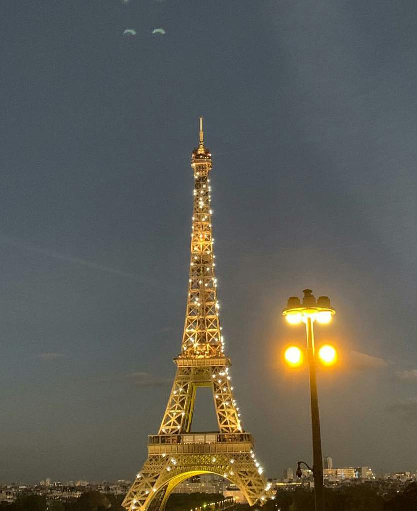 Tube La Cena Mas Romantica Admirando La Torre Eiffel Blackpink Amino