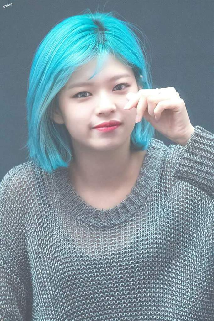 Jeongyeon iconic blue hair 💞 | Twice (트와이스)ㅤ Amino