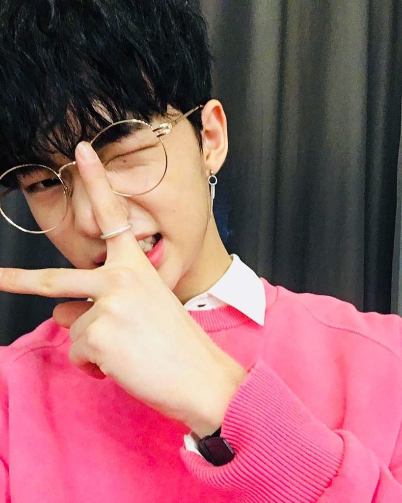 Hyunjin with glasses is..blesseddd😍🤧 | Stray Kids Amino