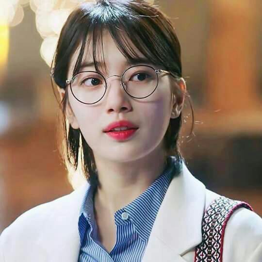 Bae Suzy with glasses is one of the best things to ever happen ...